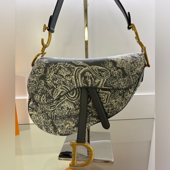 LUX CUSTOMER APPRECIATION GIVVYS 🛍️ - Picture 2 of 6